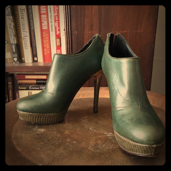 House of Harlow 1960 Shoes - House of Harlow green booties snake zip size 36